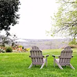 Bed and Breakfast Chateau De Pomiro D'hotes Et