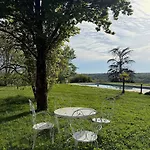 Chateau De Pomiro D'hotes Et Bed and Breakfast 3*