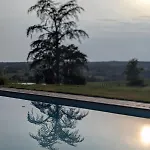 Chateau De Pomiro D'hotes Et Montreal (Gers)