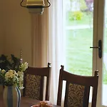Bed and Breakfast Chateau De Pomiro D'hotes Et
