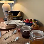 Bed and Breakfast Chateau De Pomiro D'hotes Et
