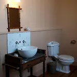 Chateau De Pomiro D'hotes Et Bed and Breakfast