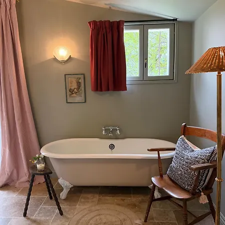 Chateau De Pomiro D'hotes Et