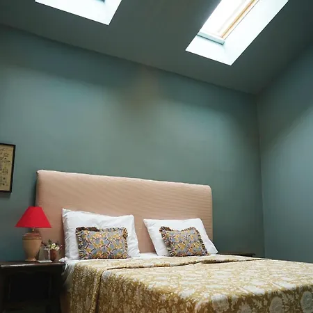 Chateau De Pomiro D'hotes Et Bed and breakfast