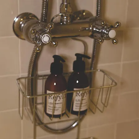 Chateau De Pomiro D'hotes Et Panzió 3*