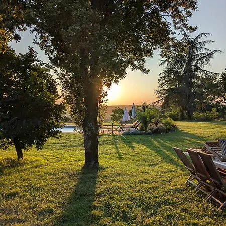 Bed and breakfast Chateau De Pomiro D'hotes Et 3*