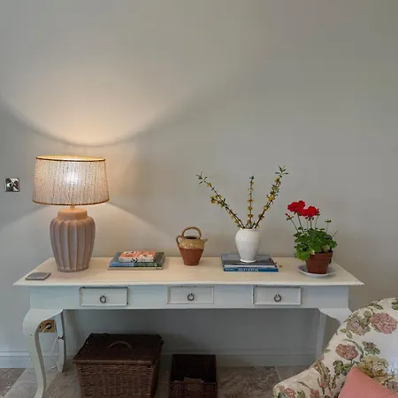 Chateau De Pomiro D'hotes Et Panzió Montréal