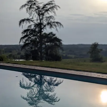 Chateau De Pomiro D'hotes Et Montréal