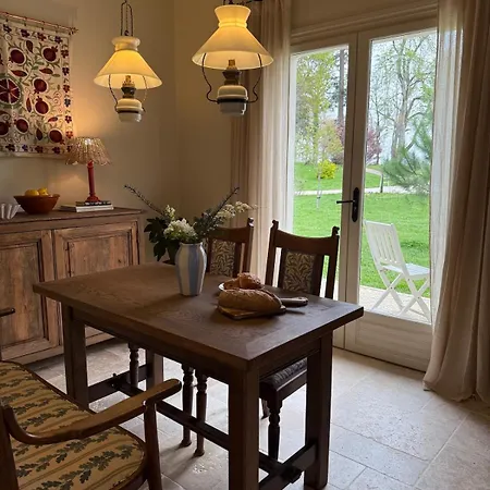 Chateau De Pomiro D'hotes Et Panzió