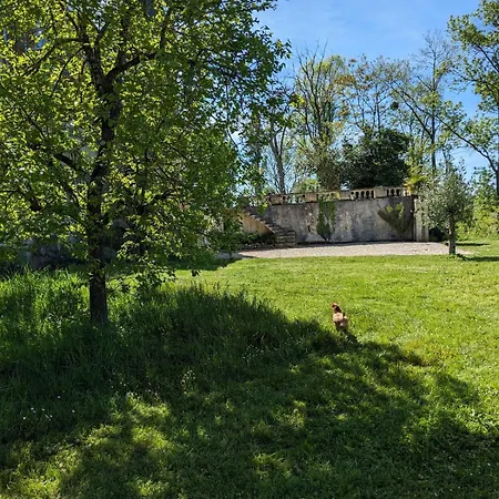 Chateau De Pomiro D'hotes Et Panzió Montréal