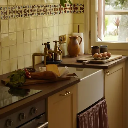 Bed and breakfast Chateau De Pomiro D'hotes Et