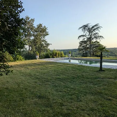 Chateau De Pomiro D'hotes Et Montréal