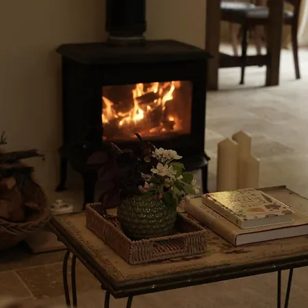 Panzió Chateau De Pomiro D'hotes Et Montréal