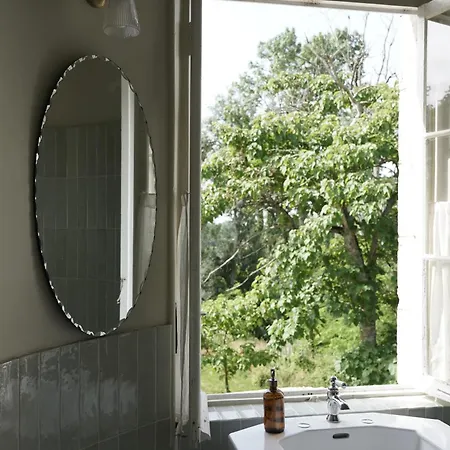 Chateau De Pomiro D'hotes Et Bed and breakfast