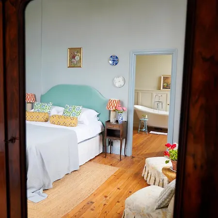 Panzió Chateau De Pomiro D'hotes Et Montréal