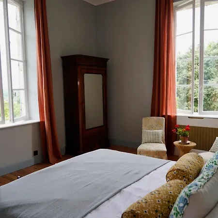 Chateau De Pomiro D'hotes Et Panzió 3*