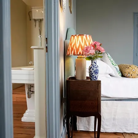 Chateau De Pomiro D'hotes Et