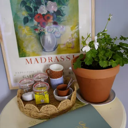 Panzió Chateau De Pomiro D'hotes Et Montréal