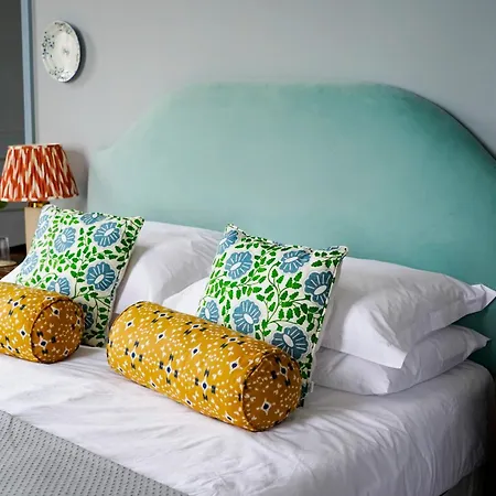 Chateau De Pomiro D'hotes Et Bed and Breakfast 3*