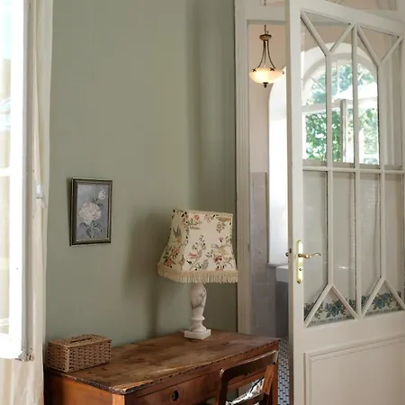 Bed and breakfast Chateau De Pomiro D'hotes Et