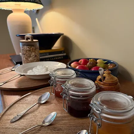 Bed and breakfast Chateau De Pomiro D'hotes Et