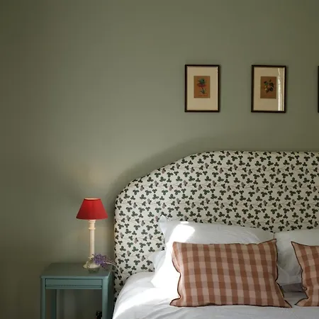 Chateau De Pomiro D'hotes Et Bed and breakfast 3*