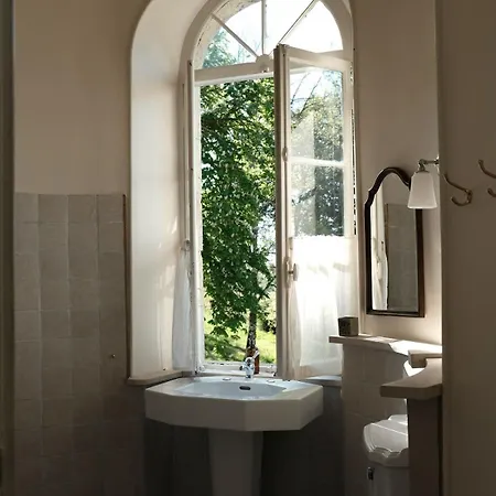 Chateau De Pomiro D'hotes Et Bed and breakfast
