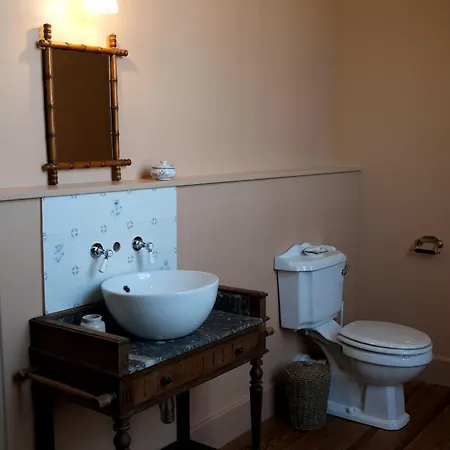 Chateau De Pomiro D'hotes Et Bed and breakfast