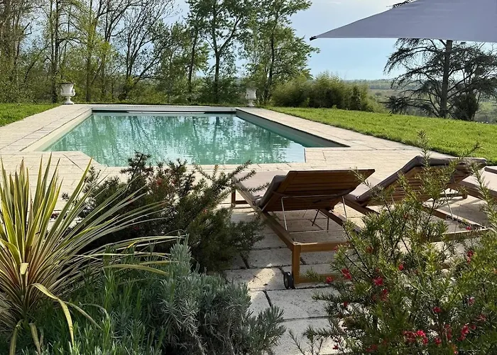 Oda ve Kahvaltı Chateau De Pomiro D'hotes Et Montreal (Gers)