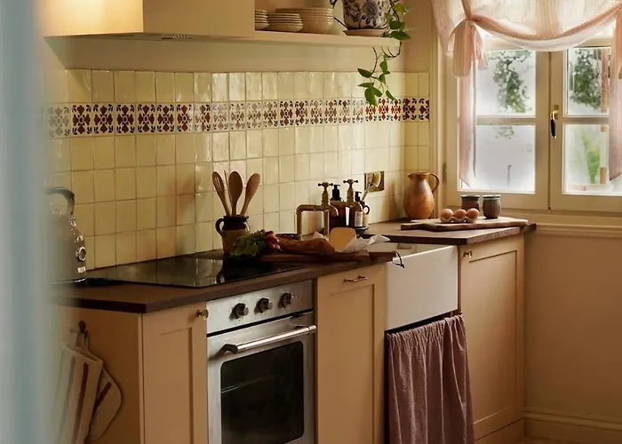 Chateau De Pomiro D'hotes Et